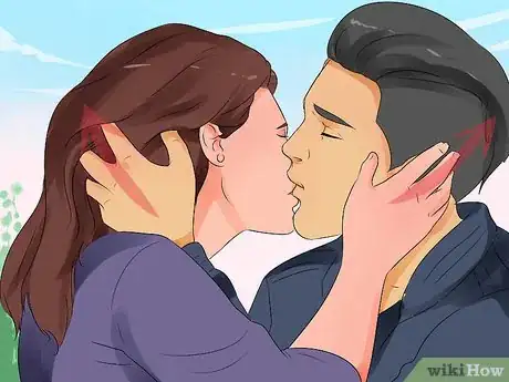 Imagen titulada Kiss Passionately Without Tongue Step 10