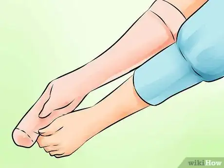 Imagen titulada Put on Compression Stockings Step 3