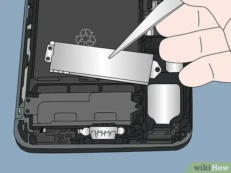 Imagen titulada Replace an iPhone Battery Step 24