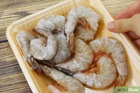 Imagen titulada Thaw Frozen Shrimp Step 6