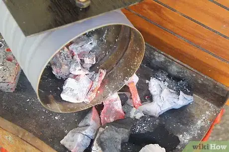 Imagen titulada Create a Strong Burning Charcoal Fire Without Lighter Fluid Step 5