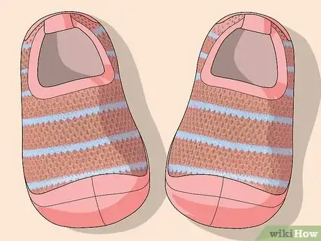 Imagen titulada Get Your Toddler to Wear Shoes Step 13