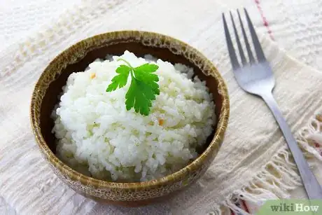 Imagen titulada Make Oven Steamed Rice in Vegetable Stock Step 6