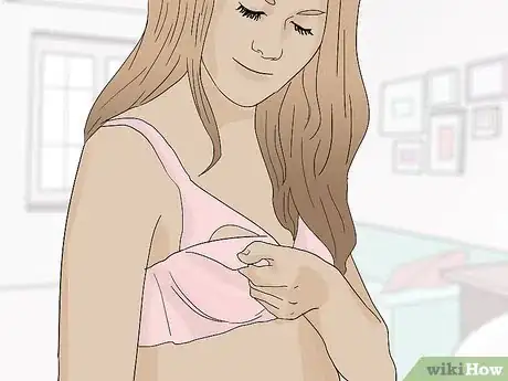 Imagen titulada Breastfeed Step 3