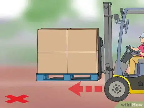 Imagen titulada Drive a Forklift Step 17