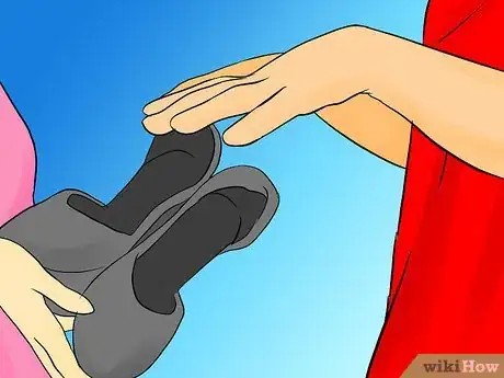 Imagen titulada Cope when Your Shoe Heel Breaks Step 9