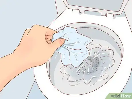 Imagen titulada Unclog a Toilet with Baking Soda Step 9