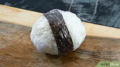 Imagen titulada Make Onigiri Step 18