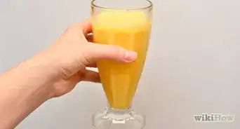 hacer un batido de durazno y banana