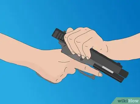 Imagen titulada Reload a Pistol and Clear Malfunctions Step 7