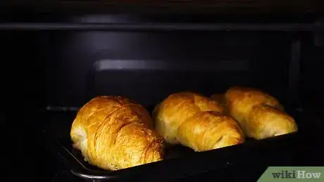 Imagen titulada Keep Croissants Fresh Step 8