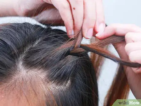 Imagen titulada Braid Short Hair Step 10