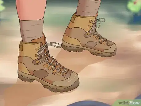 Imagen titulada Break in Hiking Boots Step 8