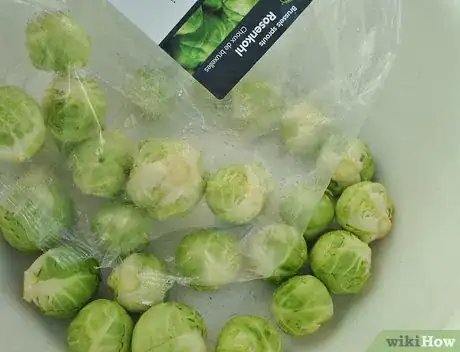 Imagen titulada Roast Frozen Brussel Sprouts Step 3