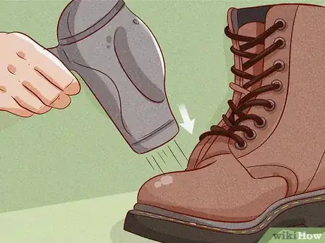 Imagen titulada Break in Your Doc Martens Step 11