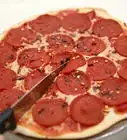 hacer una pizza de pepperoni