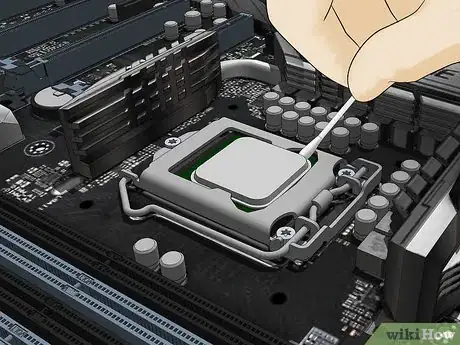 Imagen titulada Clean Thermal Paste Step 12