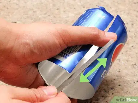 Imagen titulada Disguise Your Beer Can With a Soda Can Step 6