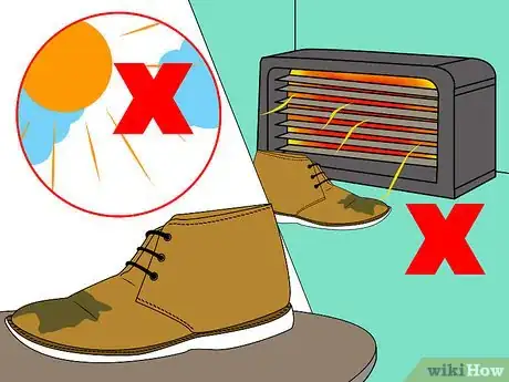 Imagen titulada Fix Wet Suede Shoes Step 1