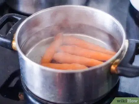 Imagen titulada Cook Baby Carrots Step 3