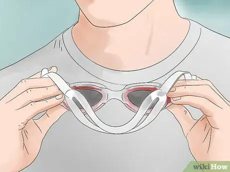 Imagen titulada Wear Swim Goggles Step 1