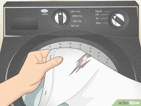 Imagen titulada Get Wood Stain Out of Clothes Step 1