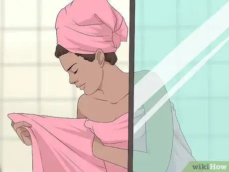 Imagen titulada Air Dry Oneself After Showering Step 4