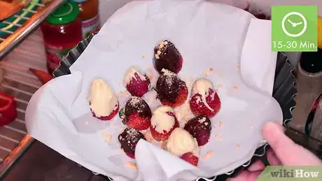 Imagen titulada Make Chocolate Strawberries Step 14