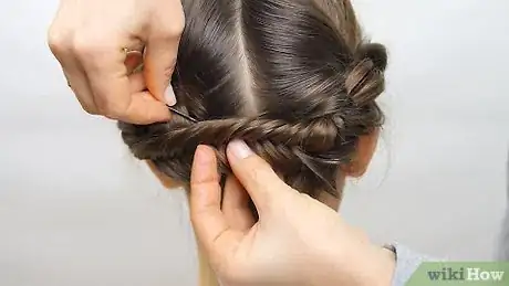 Imagen titulada Do a Fishtail Crown Braid Step 9