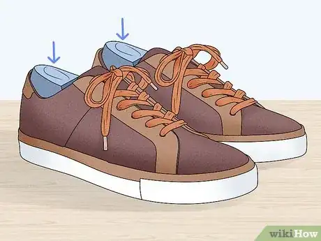 Imagen titulada Get Wrinkles Out of Shoes Step 12