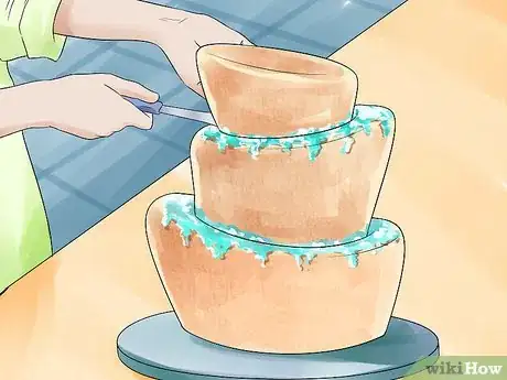 Imagen titulada Use Topsy Turvy Cake Pans Step 14