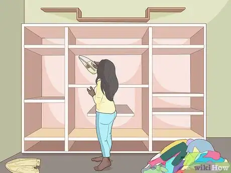 Imagen titulada Organize a Walk in Closet Step 1