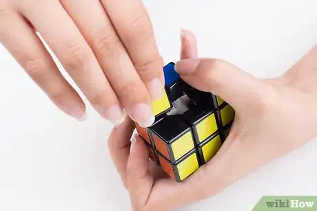 Imagen titulada Take Apart the Rubix Cube (3X3) Step 7