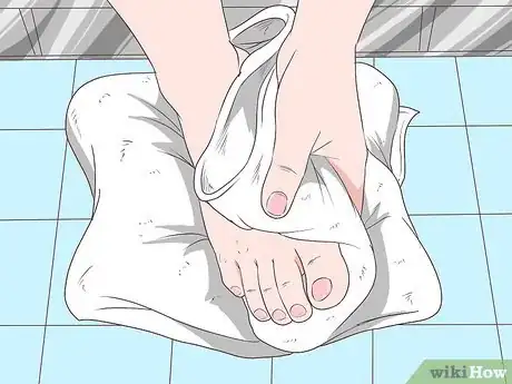 Imagen titulada Fix Thick Toenails Step 12