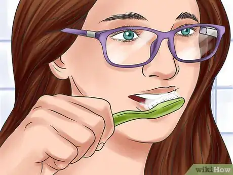 Imagen titulada Be Hot Even If You Wear Glasses Step 15