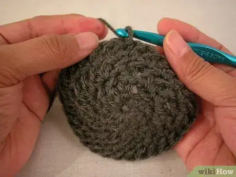 Imagen titulada Crochet a Skull Cap Step 4