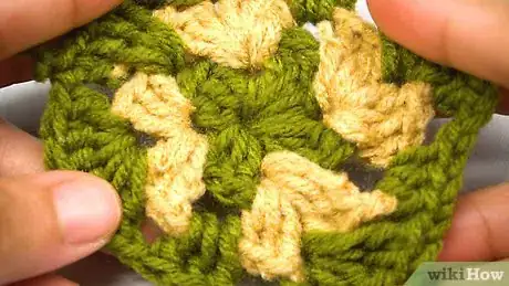 Imagen titulada Crochet a Granny Square Step 18