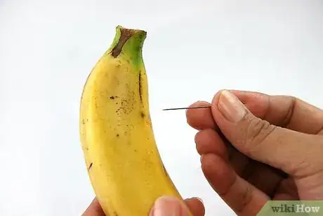 Imagen titulada Slice a Banana Before It Is Peeled Step 7