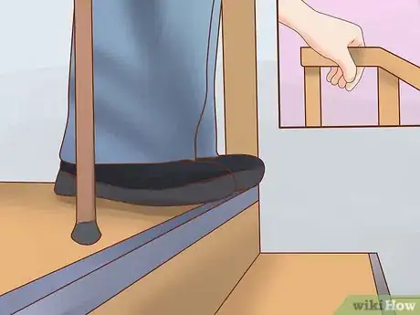 Imagen titulada Hold and Use a Cane Correctly Step 7