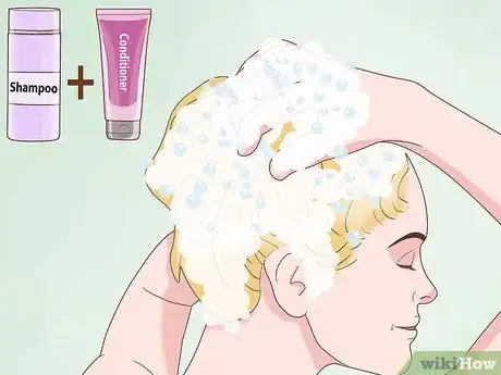 Imagen titulada Do Your Hair Like Sandy from Grease Step 11