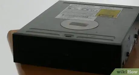 Imagen titulada Install or Change a Computer's Optical Drive Step 1