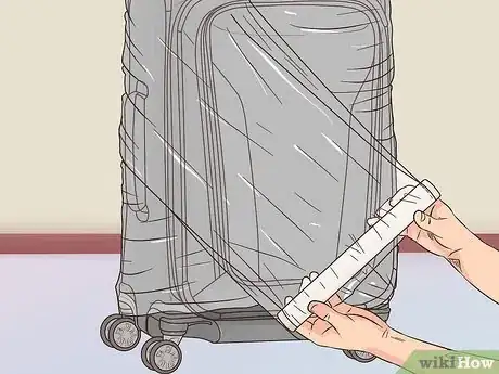 Imagen titulada Wrap Luggage in Plastic at Home Step 7