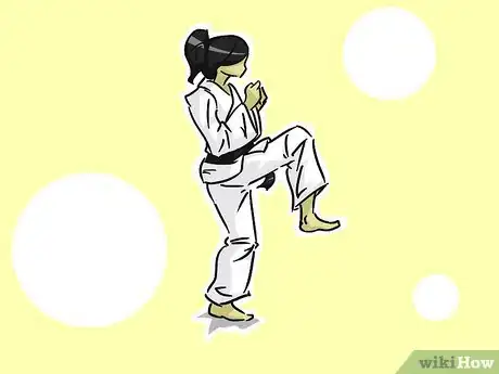 Imagen titulada Perform Mae Geri (Shotokan Karate) Step 3