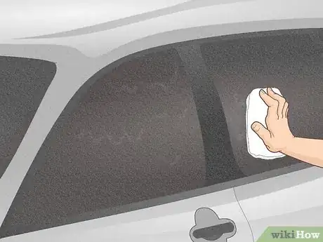 Imagen titulada Clean Tinted Car Windows Step 9