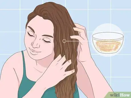 Imagen titulada Dye Your Hair from Brown to Blonde Without Bleach Step 9