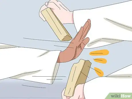 Imagen titulada Break Boards with Your Bare Hands Step 15