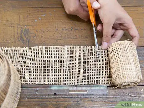 Imagen titulada Make a Burlap Bow Step 1