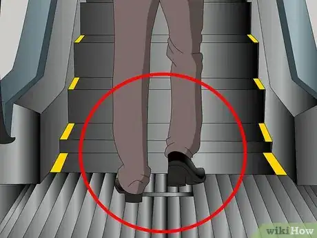 Imagen titulada Get On and Off an Escalator Step 3