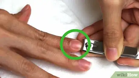 Imagen titulada Do the Perfect Manicure or Pedicure Step 7