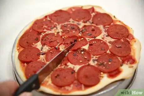 Imagen titulada Make Pepperoni Pizza Step 19